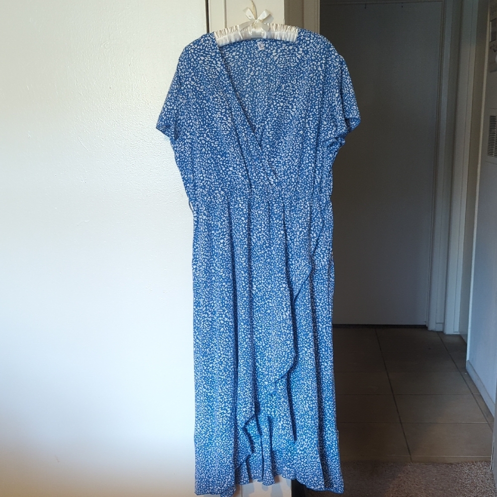 ✨SALE✨Blue Floral Wrap Dress